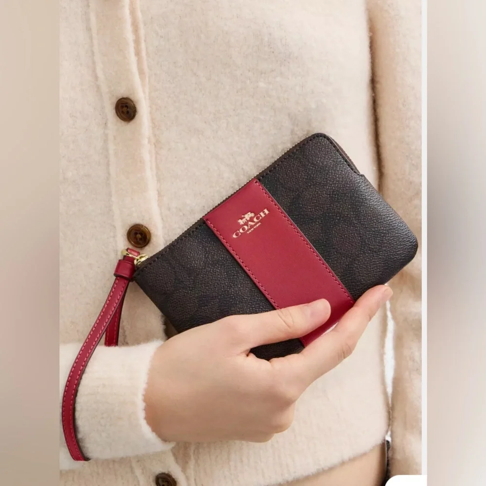 Coach Wristlet with Red and Brown‎ Signature Design. NWT